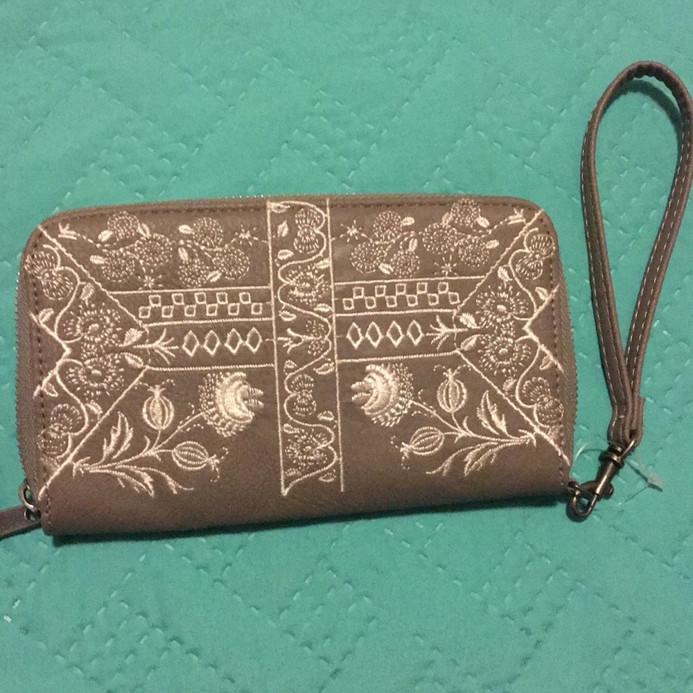 Wallet/wristlet